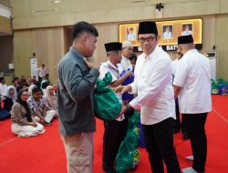 Sambut Idul Fitri, Wali dan Wawali Kota Batu Serahkan Bingkisan Lebaran kepada Staf