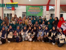 KKN T-09 UNIRA Malang Bersama Ibu-Ibu PKK Desa Tegalsari Gelar Sosialisasi Parenting