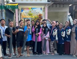 Mahasiswa UNIRA Malang Tanamkan Gerakan Biopori di Tegalsari, Pemuda Siap Lanjutkan