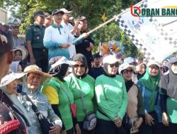 Ketua Fraksi PKB DPRD Kabupaten Malang Lepas Ribuan Peserta Jalan Sehat Sambut Hari Santri