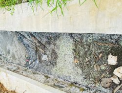 Warga Sumberjaya Gondanglegi Resah, Irigasi Persawahan Diduga Tercemar Limbah Plastik