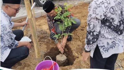 HUT ke-80 PGRI dan Hari Guru Nasional, Abah Satar Ajak Guru Jadi Teladan Pelestarian Lingkungan Lewat Gerakan Tanam Pohon