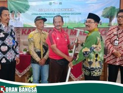 Tegaskan Aksi Nyata Peduli Lingkungan, Abah Satar Distribusikan Alat Biopori ke Pengelola Sampah