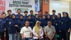 HMP Ilmu Pemerintahan UNIRA Malang Gelar Sekolah Desa dan Penanaman Pohon di Desa Sumberdem