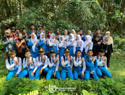 15 Siswa SMK Diponegoro Tumpang Pelajari Sejarah Lokal Melalui Studi Tour ke Situs Petirtaan Desa Ngawonggo