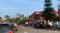 Pertalite Langka di Gondanglegi, Antrean SPBU Penjalinan Mengular hingga Keluar Area