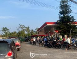 Pertalite Langka di Gondanglegi, Antrean SPBU Penjalinan Mengular hingga Keluar Area